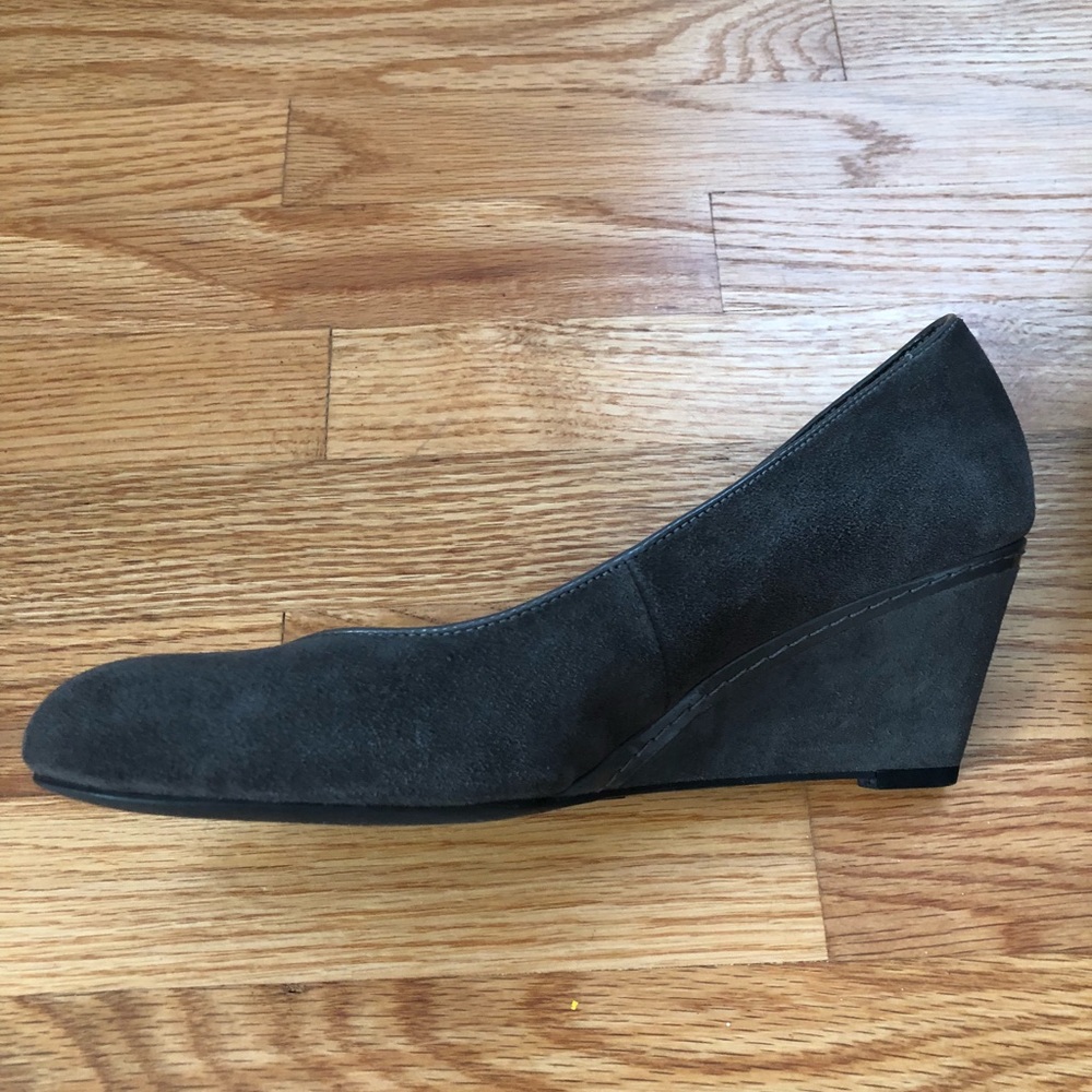 Women’s Gray Suede Wedges